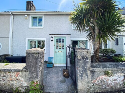 Inglenook Cottage near Porthcawl Town and Beaches