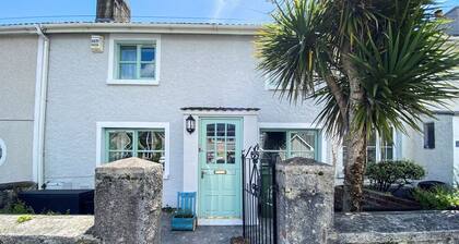 Inglenook Cottage near Porthcawl Town and Beaches