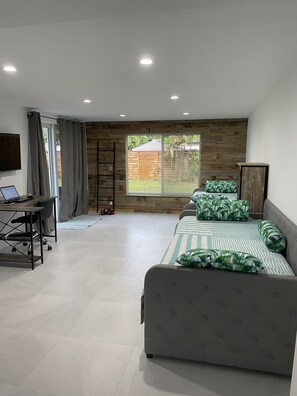 3 bedrooms, desk, free WiFi, bed sheets