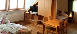1 Schlafzimmer, Reisekinderbett, kostenloses WLAN, Bettwäsche