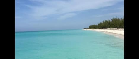 Una playa cerca, toallas de playa