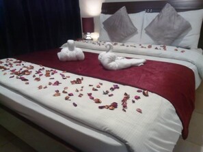 Caja de seguridad en la habitación y cortinas blackout