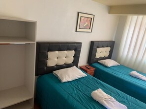 4 bedrooms, iron/ironing board, free WiFi