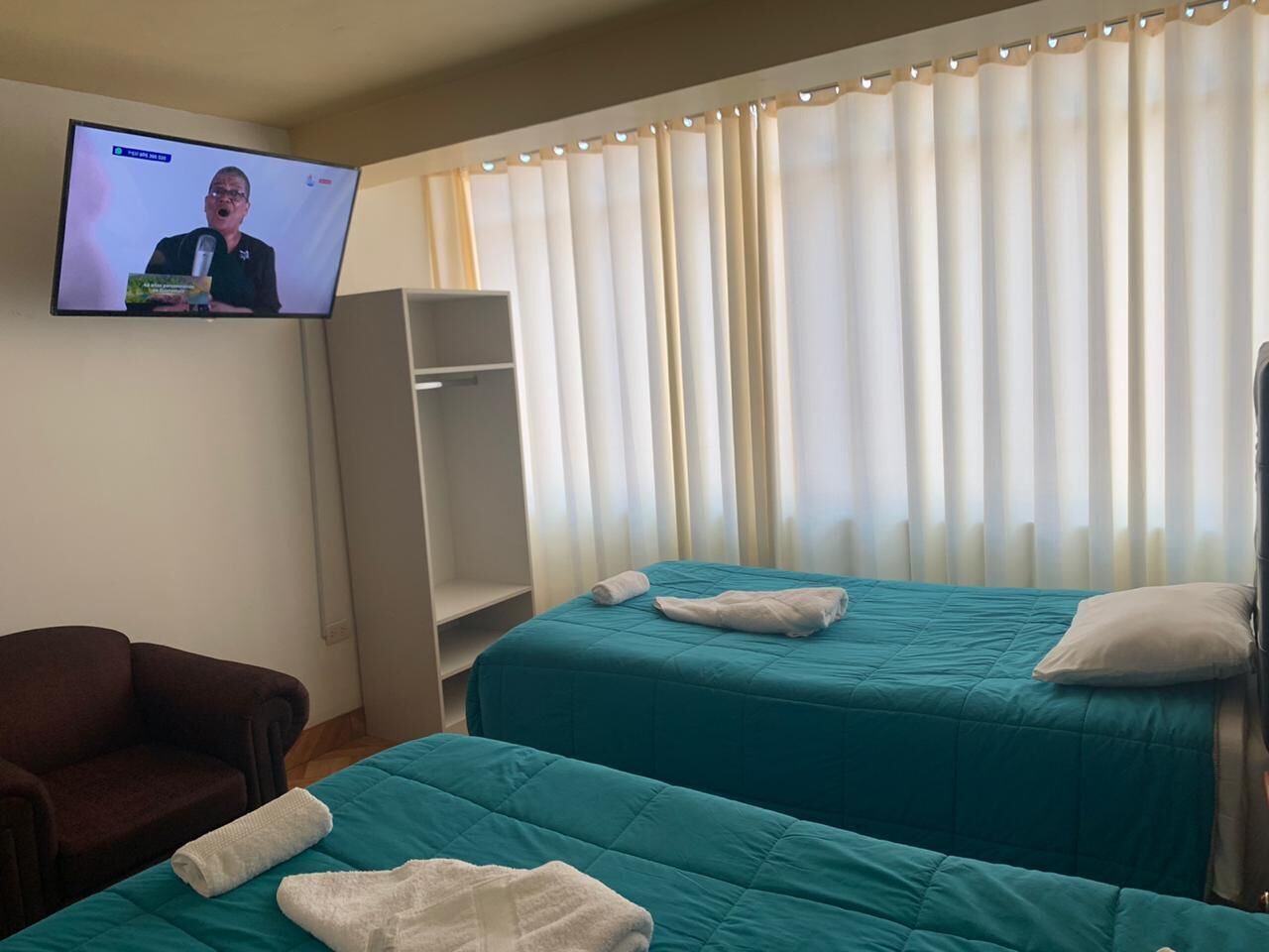 4 bedrooms, iron/ironing board, free WiFi