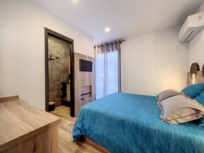 3 chambres, coffres-forts dans les chambres, fer et planche Ă repasser