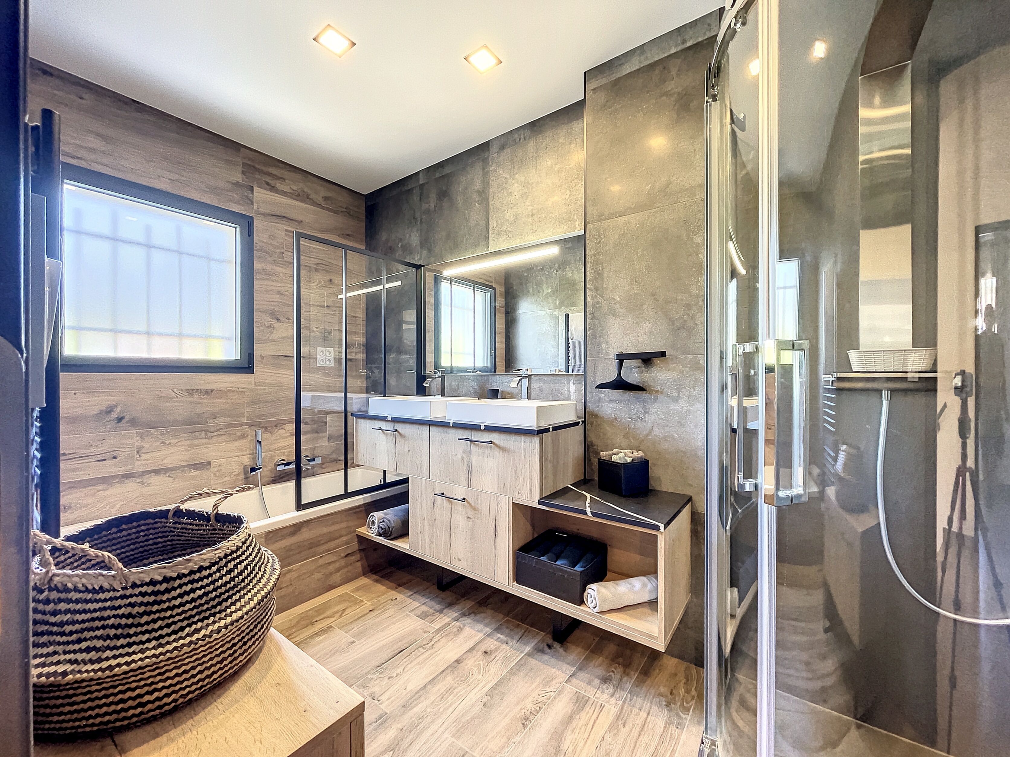 Combined shower/tub, hair dryer, towels, toilet paper
