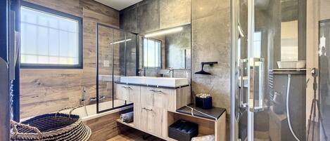 Combined shower/tub, hair dryer, towels, toilet paper