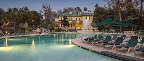Outdoor pool, a heated pool