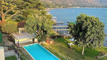 Privatstrand, Sonnenschirme, Strandtücher