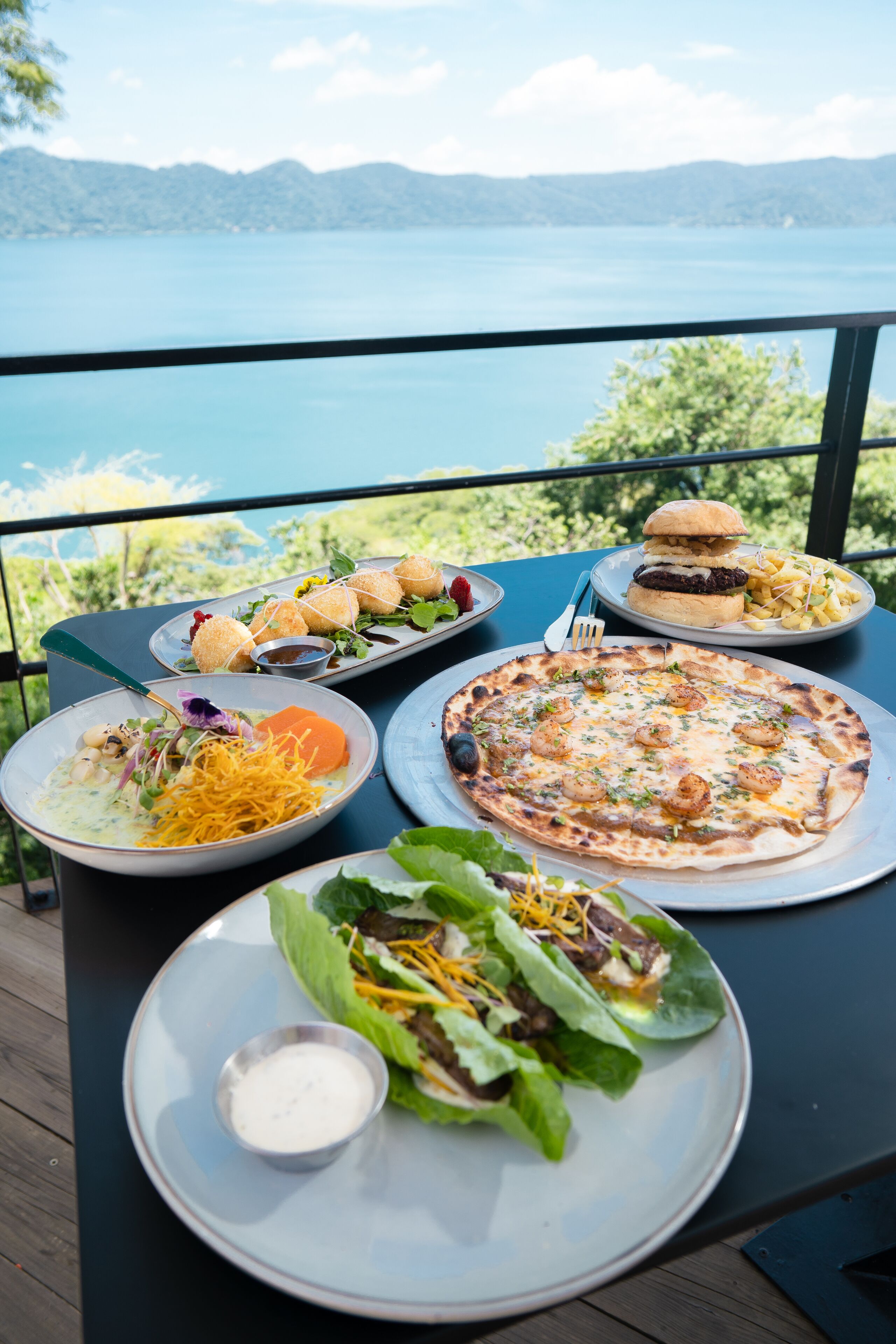 3 restaurants, breakfast served