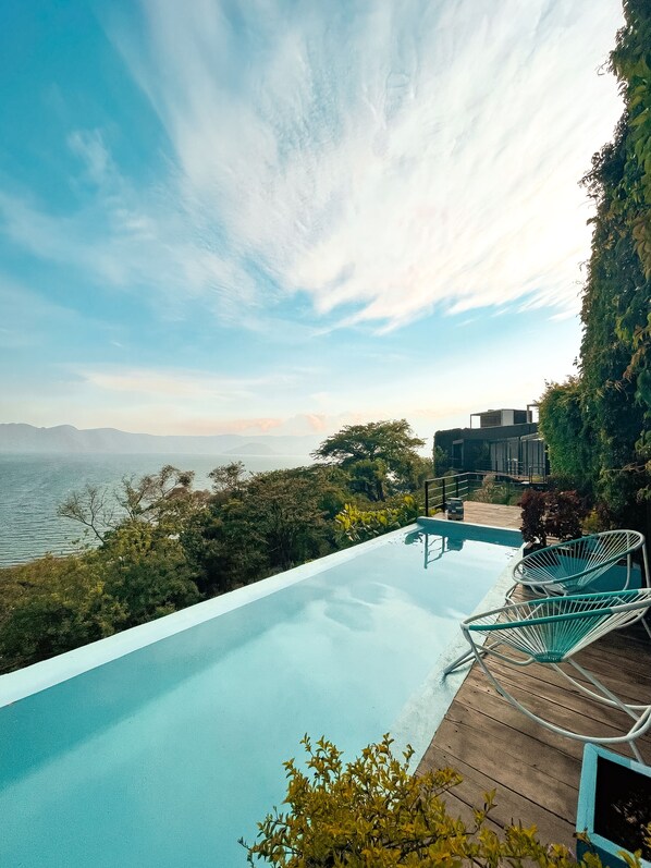 3 outdoor pools, pool umbrellas, pool loungers