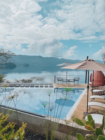 3 outdoor pools, pool umbrellas, sun loungers