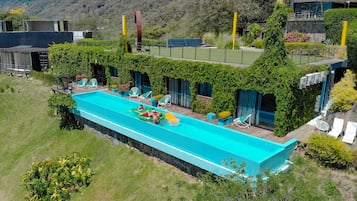 3 outdoor pools, pool umbrellas, sun loungers