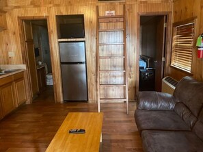 Smart TV - Cabin 11 at Tranquility Bay Resort (Zwolle)