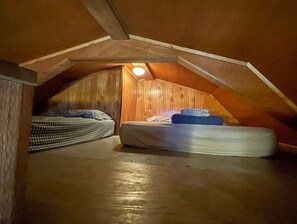 3 bedrooms, travel cot, WiFi, bed sheets