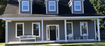 Newly Constructed Modern 1 Bedroom Apartment with Luxury Shower ~ Sleeps 3