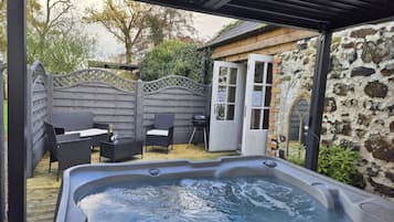 Traditional Cottage, Private Bathroom | Exterior