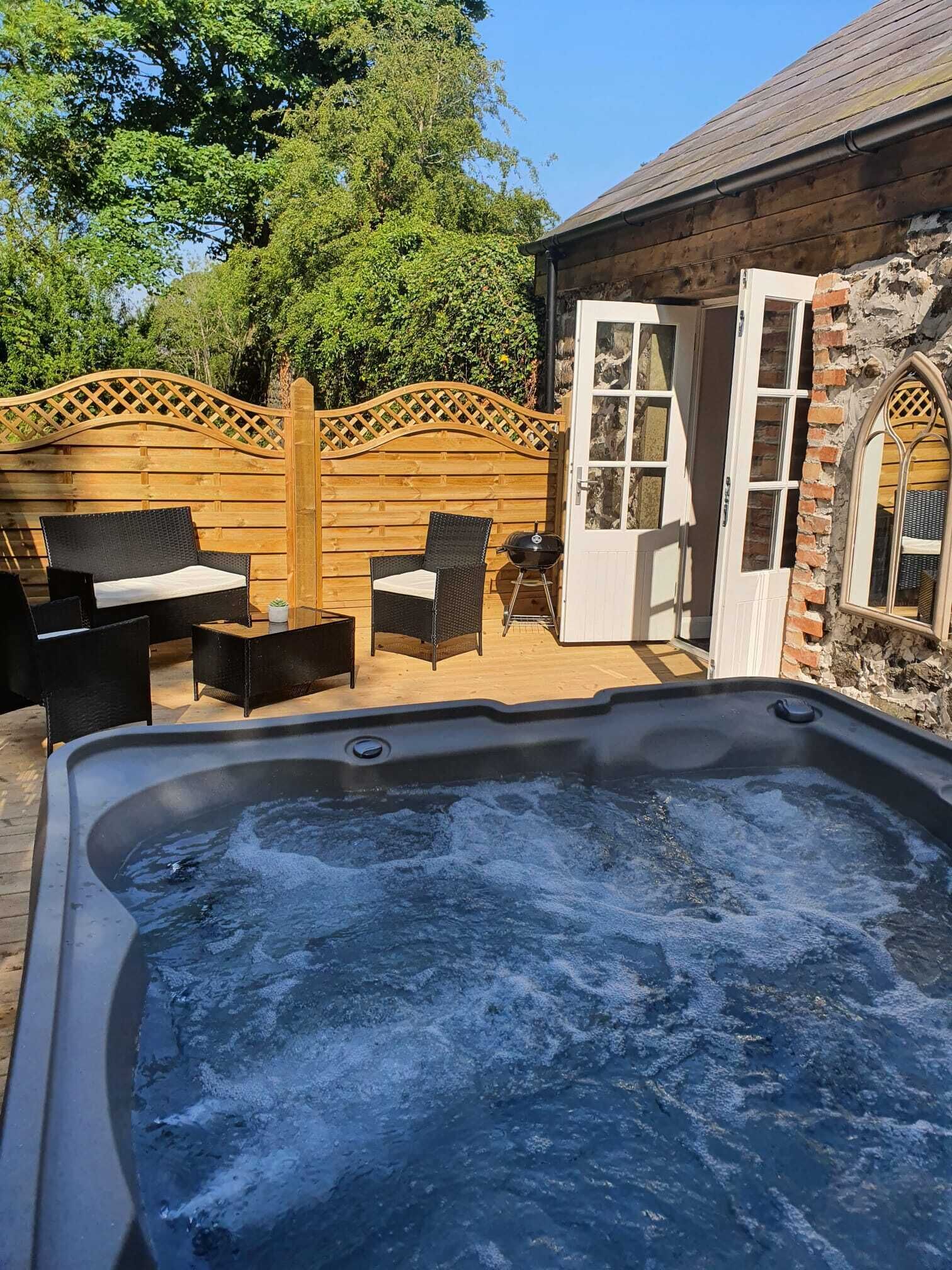 Traditional Cottage, Private Bathroom | Outdoor spa tub