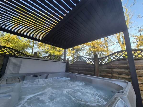 Cottage truyền thống, phòng tắm riêng | Bồn tắm spa ngoài trời