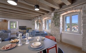 Dining - Villa Zanino - beautiful estate (Velo Grablje)