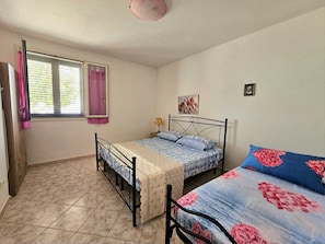 2 bedrooms, bed sheets