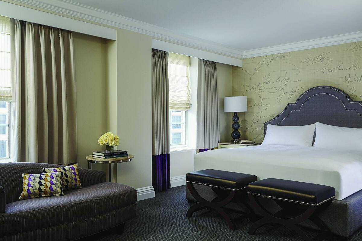 Standard Room | Minibar, in-room safe, desk, laptop workspace