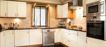 2 Bedroom Detached Lodge, Cameron House - Loch Lomond Aug 7th, 2021