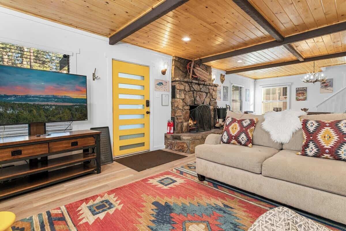 Bearadise • Spa • Gameroom • Walk to Lake • Fenced