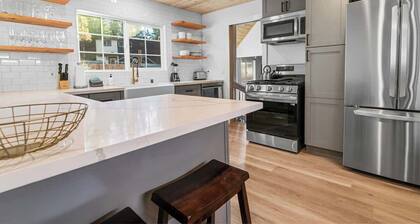 Bearadise • Spa • Gameroom • Walk to Lake • Fenced