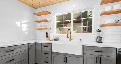 Bearadise • Spa • Gameroom • Walk to Lake • Fenced