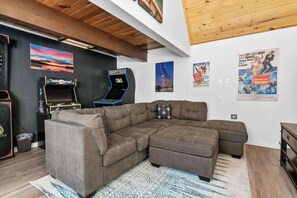 Fernseher, Kamin, Arbeitsbereiche