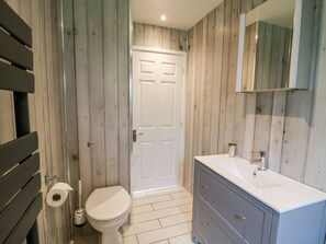 Cottage | Bathroom