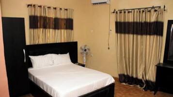 6 bedrooms, iron/ironing board, free WiFi, bed sheets