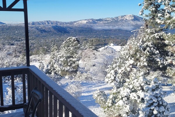 Property grounds - Bass Lake Heights - retreat with a million-dollar view and gateway to Yosemite.  (Oakhurst)