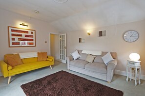 Apartment, Private Bathroom | Lounge