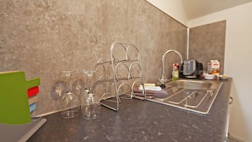 Apartment, Private Bathroom | Dapur berkongsi