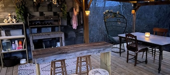 Eclectic Cabin On 20 Acres Near Red River Gorge