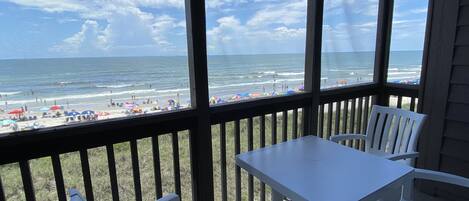 تناول الطعام بالخارج