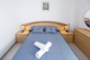 1 habitación, tabla de planchar con plancha, wifi gratis y ropa de cama 