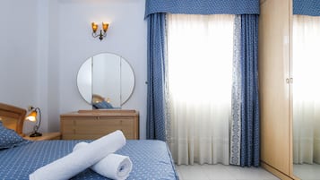 1 chambre, fer et planche à repasser, Wi-Fi gratuit, draps fournis