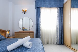2 slaapkamers, een strijkplank/strijkijzer, gratis wifi, beddengoed