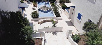 Orange Studio Apartment 100m from the Beach