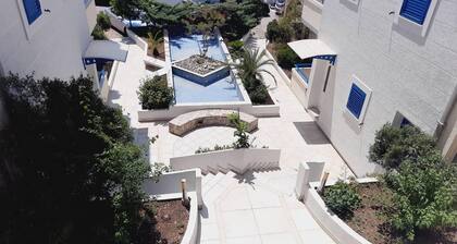 Orange Studio Apartment 100m from the Beach
