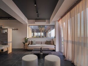 Loft Apartment, Sea View | Roupas de cama premium, cofres nos quartos, escrivaninha