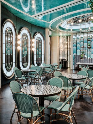 4 restaurants, breakfast, lunch, dinner served; Turkish cuisine - Grand Hyatt Kuwait (Zahra)