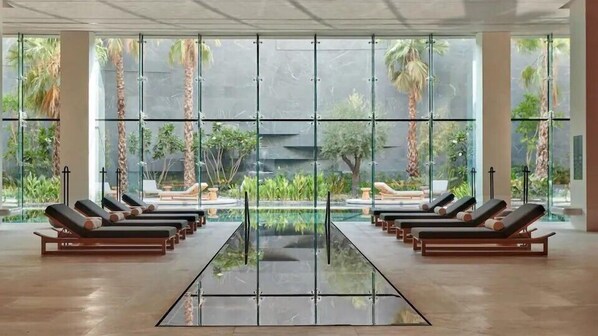 Indoor pool, sun loungers - Grand Hyatt Kuwait (Zahra)