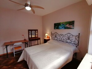 5 habitaciones, escritorio y wifi gratis 