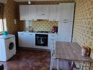 Fridge, microwave, oven, coffee/tea maker