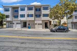 Exterior - Spacious & Sunny 3 bed/2b modern Flat in San Francisco's trendy Mission district (San Francisco)