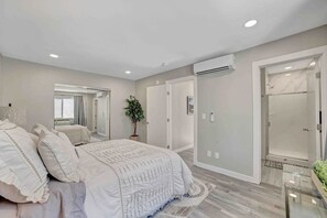 3 bedrooms, iron/ironing board, free WiFi, bed sheets - Spacious & Sunny 3 bed/2b modern Flat in San Francisco's trendy Mission district (San Francisco)